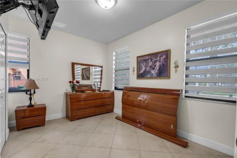 Casa en venta en Miami, Florida, 4 dormitorios, 147.06 m2 № 1398097 - foto 29