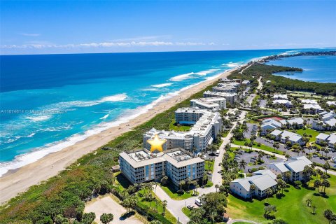 Condo in Hutchinson Island South, Florida, 2 bedrooms  № 1398057 - photo 1