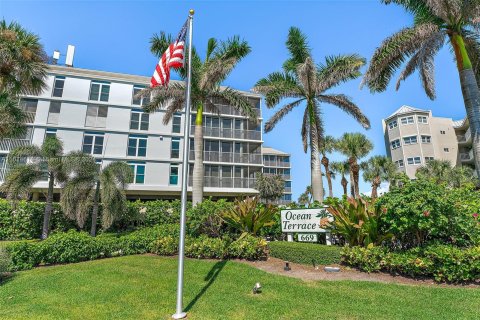 Condo in Hutchinson Island South, Florida, 2 bedrooms  № 1398057 - photo 3