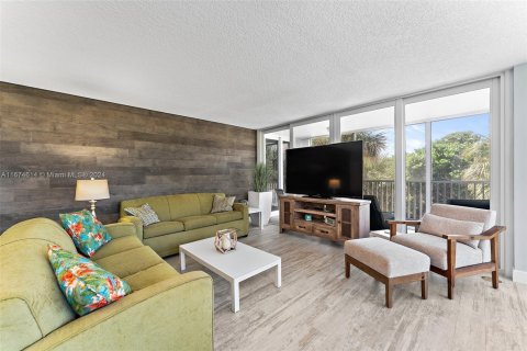 Condo in Hutchinson Island South, Florida, 2 bedrooms  № 1398057 - photo 6