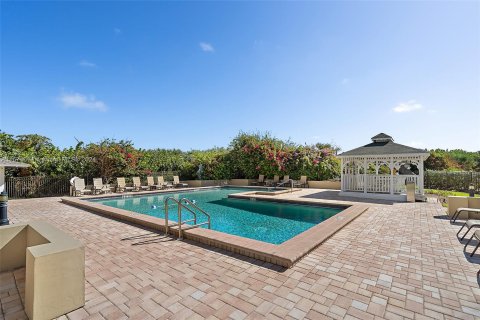 Condo in Hutchinson Island South, Florida, 2 bedrooms  № 1398057 - photo 26