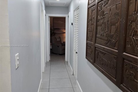 Casa en venta en Miami, Florida, 3 dormitorios, 123.47 m2 № 1398095 - foto 9