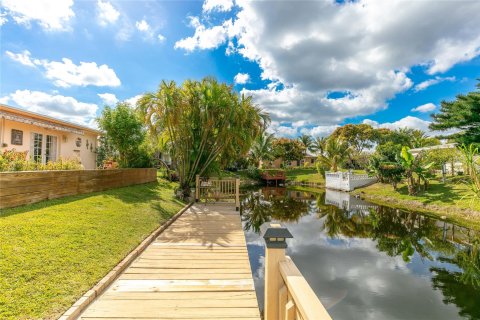 Villa ou maison à vendre à Margate, Floride: 2 chambres, 173.82 m2 № 1018168 - photo 11