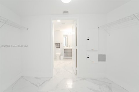 Condo in Miami, Florida, 1 bedroom  № 1403015 - photo 8