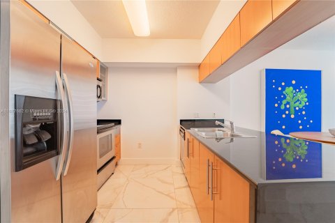 Condo in Miami, Florida, 1 bedroom  № 1403015 - photo 4