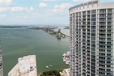 Condo in Miami, Florida, 1 bedroom  № 1403015 - photo 24