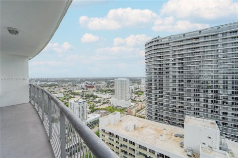 Condo in Miami, Florida, 1 bedroom  № 1403015 - photo 15