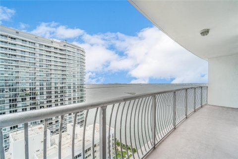 Condo in Miami, Florida, 1 bedroom  № 1403015 - photo 14