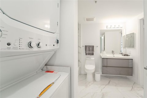 Condominio en venta en Miami, Florida, 1 dormitorio, 76.64 m2 № 1403015 - foto 10