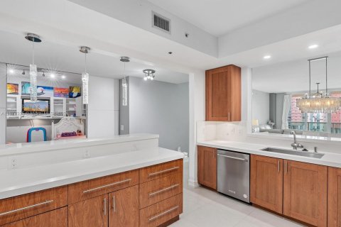 Condo in Aventura, Florida, 2 bedrooms  № 1402933 - photo 8