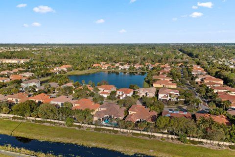 Villa ou maison à vendre à Lake Worth, Floride: 6 chambres, 405.33 m2 № 1038384 - photo 1