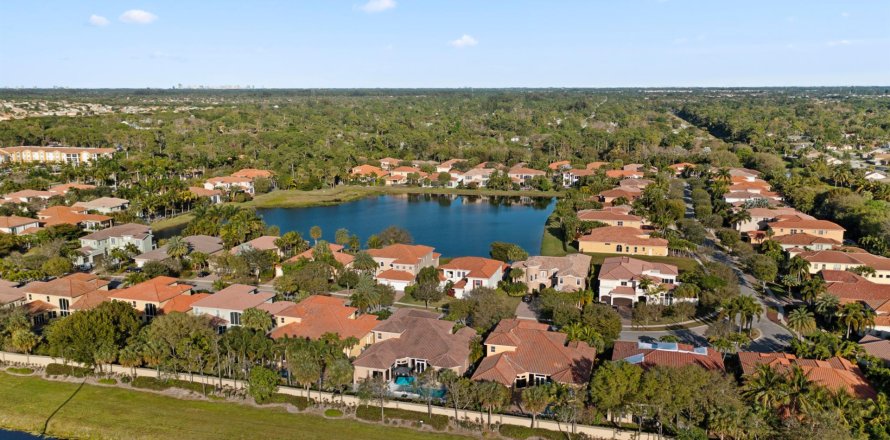 Villa ou maison à Lake Worth, Floride 6 chambres, 405.33 m2 № 1038384