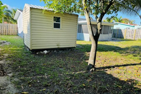 House in Lauderhill, Florida 3 bedrooms, 143.63 sq.m. № 1065866 - photo 24