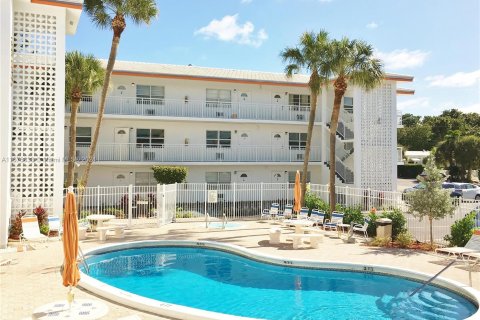 Condominio en venta en Deerfield Beach, Florida, 1 dormitorio, 39.95 m2 № 1402628 - foto 1