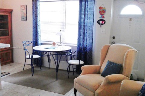 Condo in Deerfield Beach, Florida, 1 bedroom  № 1402628 - photo 11