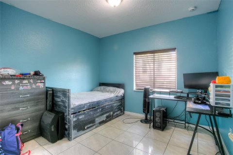 Casa en venta en Miami, Florida, 5 dormitorios, 184.04 m2 № 1402590 - foto 8