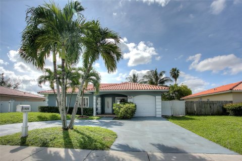 House in Miami, Florida 5 bedrooms, 184.04 sq.m. № 1402590 - photo 2