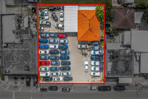 Commercial property in Hialeah, Florida № 1029234 - photo 2