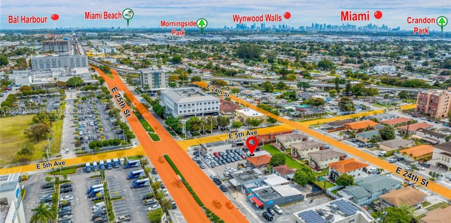 Commercial property in Hialeah, Florida № 1029234