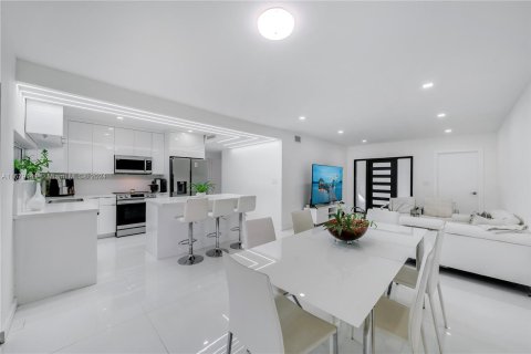 Casa en venta en Miami, Florida, 4 dormitorios, 122.26 m2 № 1409072 - foto 23