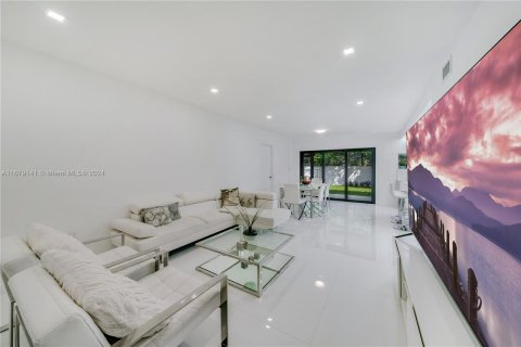 Casa en venta en Miami, Florida, 4 dormitorios, 122.26 m2 № 1409072 - foto 22