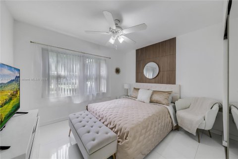 Casa en venta en Miami, Florida, 4 dormitorios, 122.26 m2 № 1409072 - foto 7