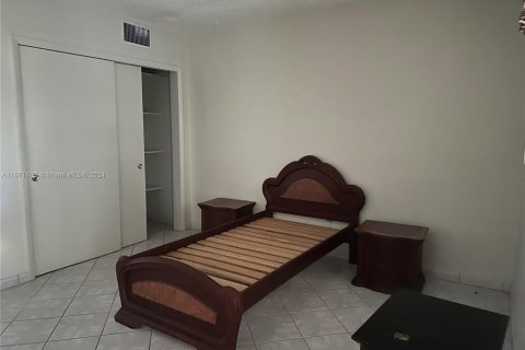 Condominio en venta en Miami Gardens, Florida, 1 dormitorio, 66.43 m2 № 1391654 - foto 2