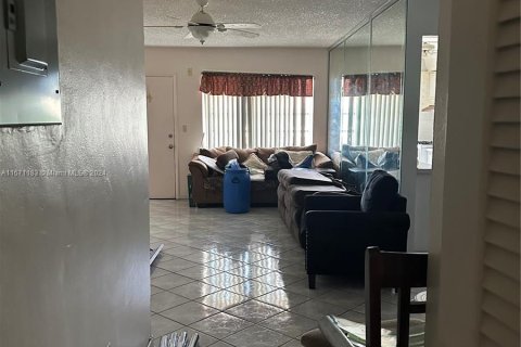 Condominio en venta en Miami Gardens, Florida, 1 dormitorio, 66.43 m2 № 1391654 - foto 3