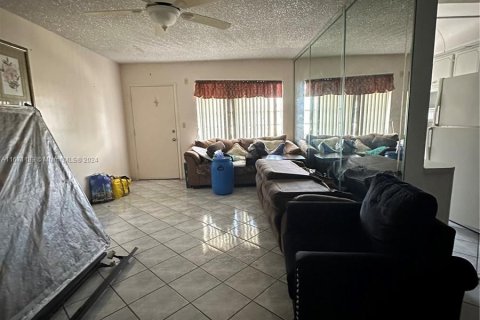 Condo in Miami Gardens, Florida, 1 bedroom  № 1391654 - photo 5