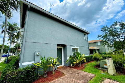 Townhouse in Tamarac, Florida 3 bedrooms, 138.05 sq.m. № 1210557 - photo 18