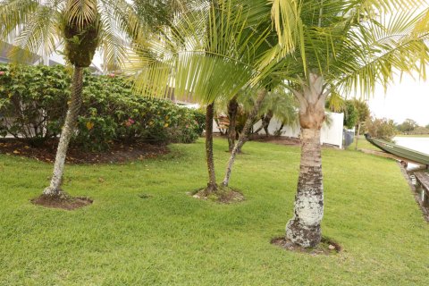 House in Royal Palm Beach, Florida 3 bedrooms, 177.44 sq.m. № 1091857 - photo 8