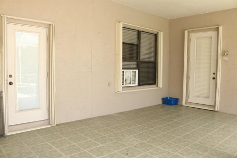 House in Royal Palm Beach, Florida 3 bedrooms, 177.44 sq.m. № 1091857 - photo 12