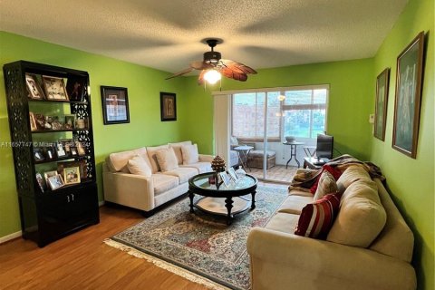 Condo in Sunrise, Florida, 1 bedroom  № 1359031 - photo 4