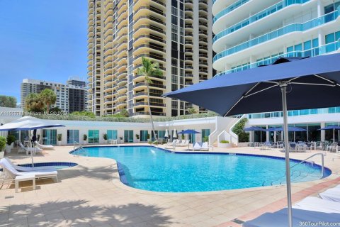 Condominio en venta en Bal Harbour, Florida, 3 dormitorios, 288.93 m2 № 1358989 - foto 10