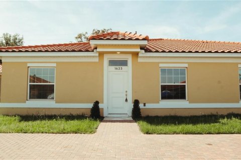 Villa ou maison à vendre à Kissimmee, Floride: 2 chambres, 98.01 m2 № 1297980 - photo 1