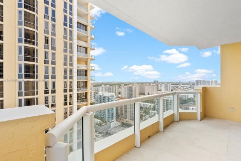 Condo in Sunny Isles Beach, Florida, 4 bedrooms  № 1049377 - photo 8