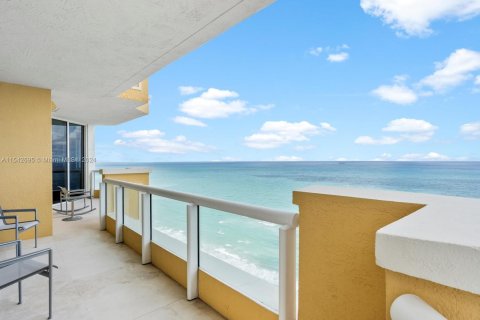 Condo in Sunny Isles Beach, Florida, 4 bedrooms  № 1049377 - photo 10