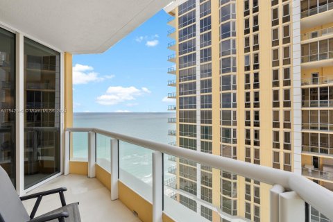 Condo in Sunny Isles Beach, Florida, 4 bedrooms  № 1049377 - photo 6