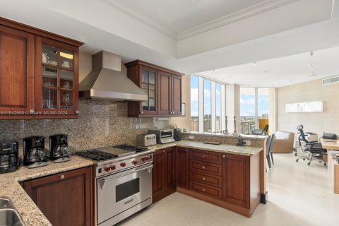 Condo in Sunny Isles Beach, Florida, 4 bedrooms  № 1049377 - photo 26