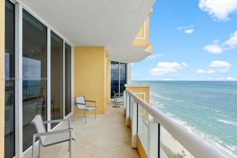 Condo in Sunny Isles Beach, Florida, 4 bedrooms  № 1049377 - photo 9