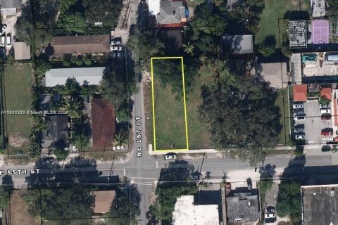 Terreno en venta en Miami, Florida № 1241372 - foto 1