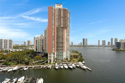 Condo in Aventura, Florida, 2 bedrooms  № 1030917 - photo 25