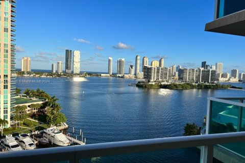 Condo in Aventura, Florida, 2 bedrooms  № 1030917 - photo 1