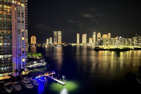 Condominio en venta en Aventura, Florida, 2 dormitorios, 187.66 m2 № 1030917 - foto 15