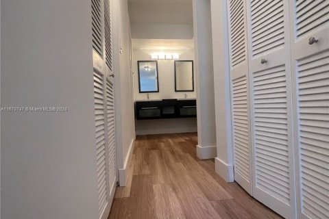 Copropriété à vendre à Miami, Floride: 2 chambres, 106.37 m2 № 1398102 - photo 25