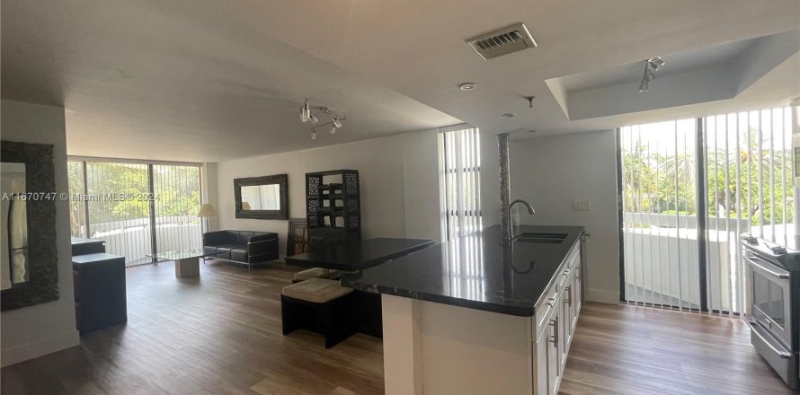 Condominio en Miami, Florida, 2 dormitorios  № 1398102