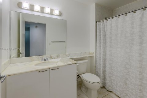 Condo in Miami, Florida, 2 bedrooms  № 1398059 - photo 11