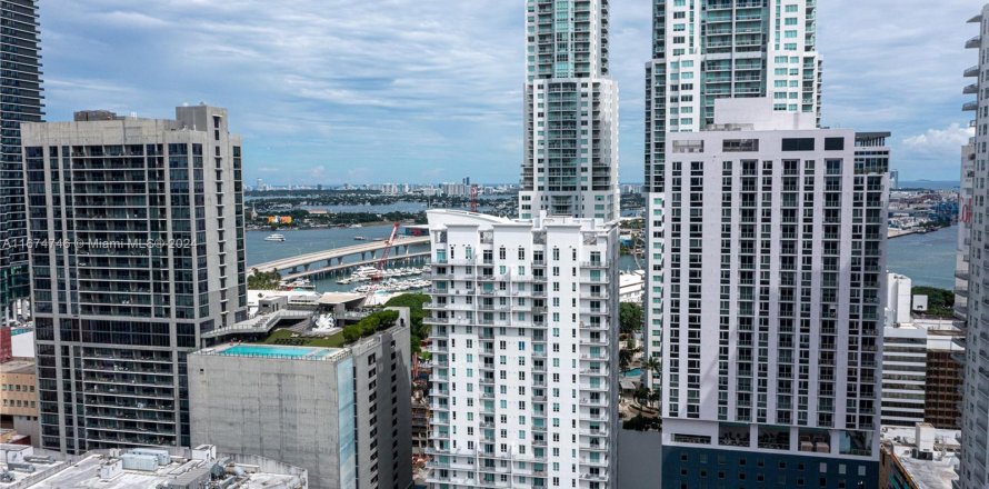 Condo in Miami, Florida, 2 bedrooms  № 1398059