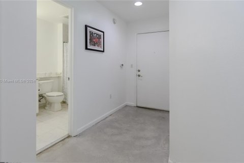 Copropriété à vendre à Miami, Floride: 2 chambres, 110.09 m2 № 1398059 - photo 12