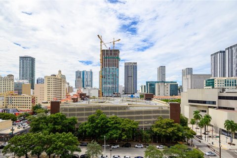 Condo in Miami, Florida, 2 bedrooms  № 1398059 - photo 16